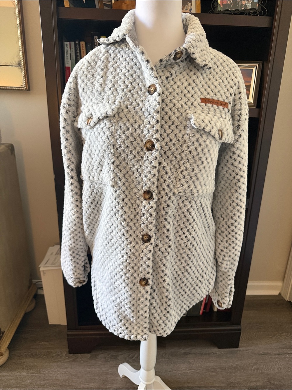 Simply Southern SZ Sm chenille Button-Up Shacket white/light grey like new